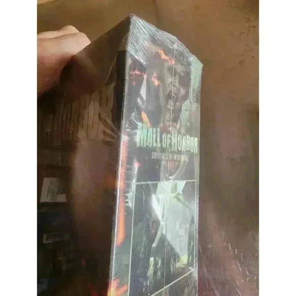 Mall of Horror Survival is in the Betrayal Board Game - Picture 4 of 4